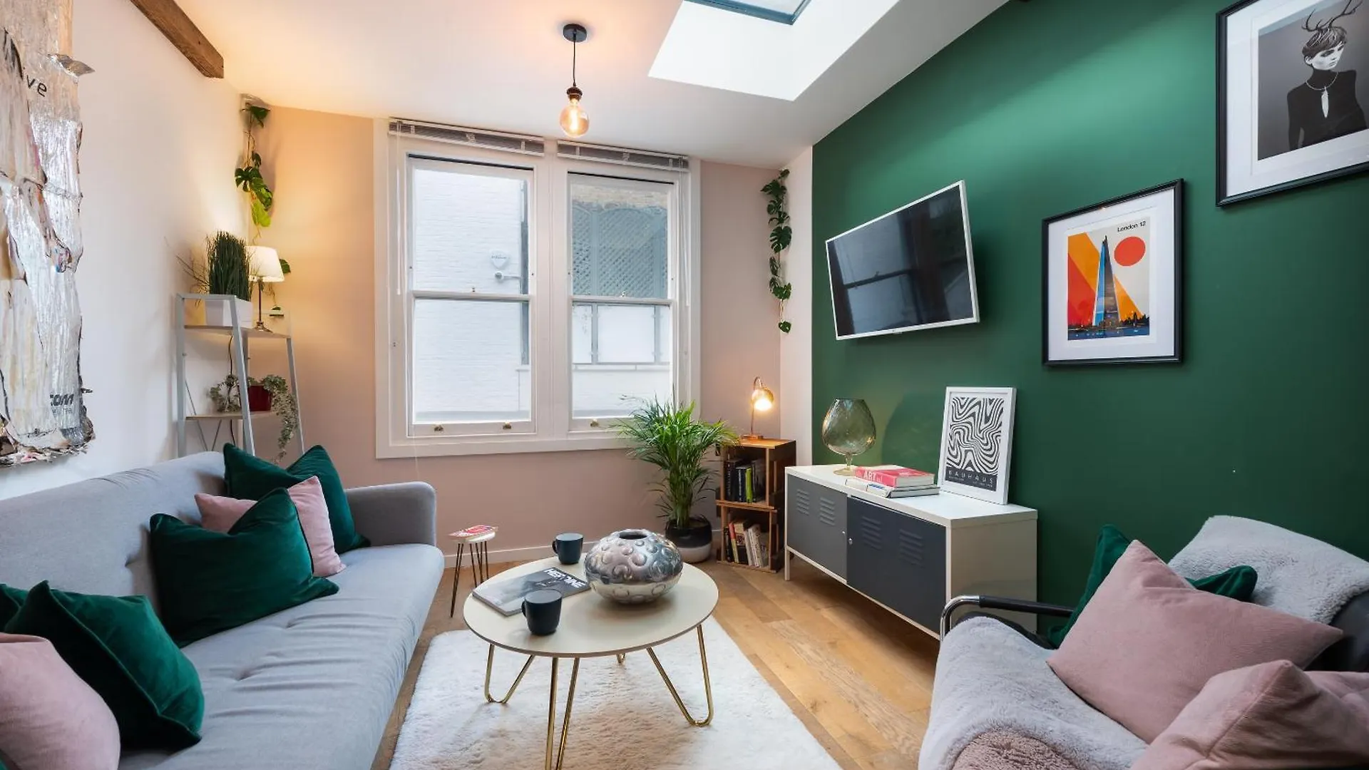 1Br Stylish Flat By Hostarahomes, Near Liverpool Street, Prime London Location, Sleeps Up To 4 0*,